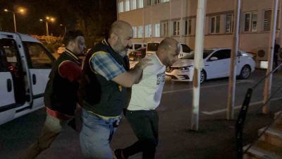 BURSA'DA ARACININ SUNROOF CAMINDAN YARI OTOMATİK TABANCA İLE HAVAYA DEFALARCA