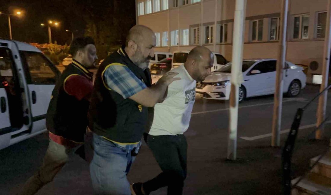 BURSA'DA ARACININ SUNROOF CAMINDAN YARI OTOMATİK TABANCA İLE HAVAYA DEFALARCA
