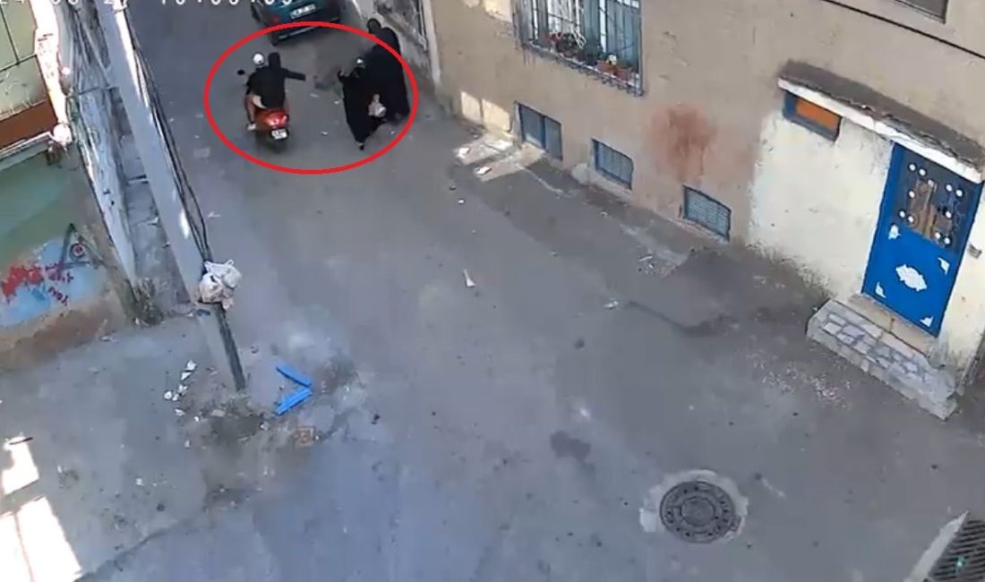 BURSA'DA YOLDA YÜRÜYEN KADININ ÇANTASINI KAPKAÇ YÖNTEMİYLE ÇALAN MOTOSİKLETLİ İKİ