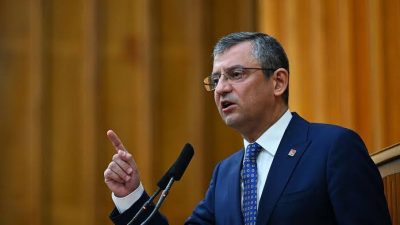 Cumhuriyet Halk Partisi (CHP) Genel Başkanı Özgür Özel, “Sözlerin havada