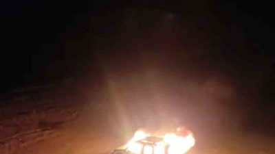 BURSA’NIN KARACABEY İLÇESİNDE PARK HALİNDEKİ BİR ARAÇ ALEV ALEV YANDI.