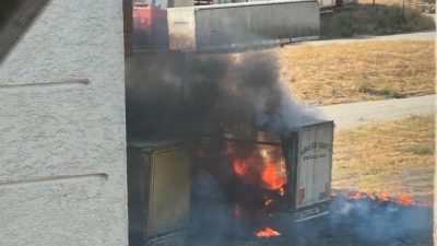 Bursa’da park halindeki bir tırın dorse kısmında başlayan yangın kısa