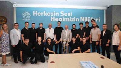 023-2024 SEZONU HENTBOL YILDIZ ERKEKLER TÜRKİYE ŞAMPİYONU OLAN NİLÜFER BELEDİYESPOR