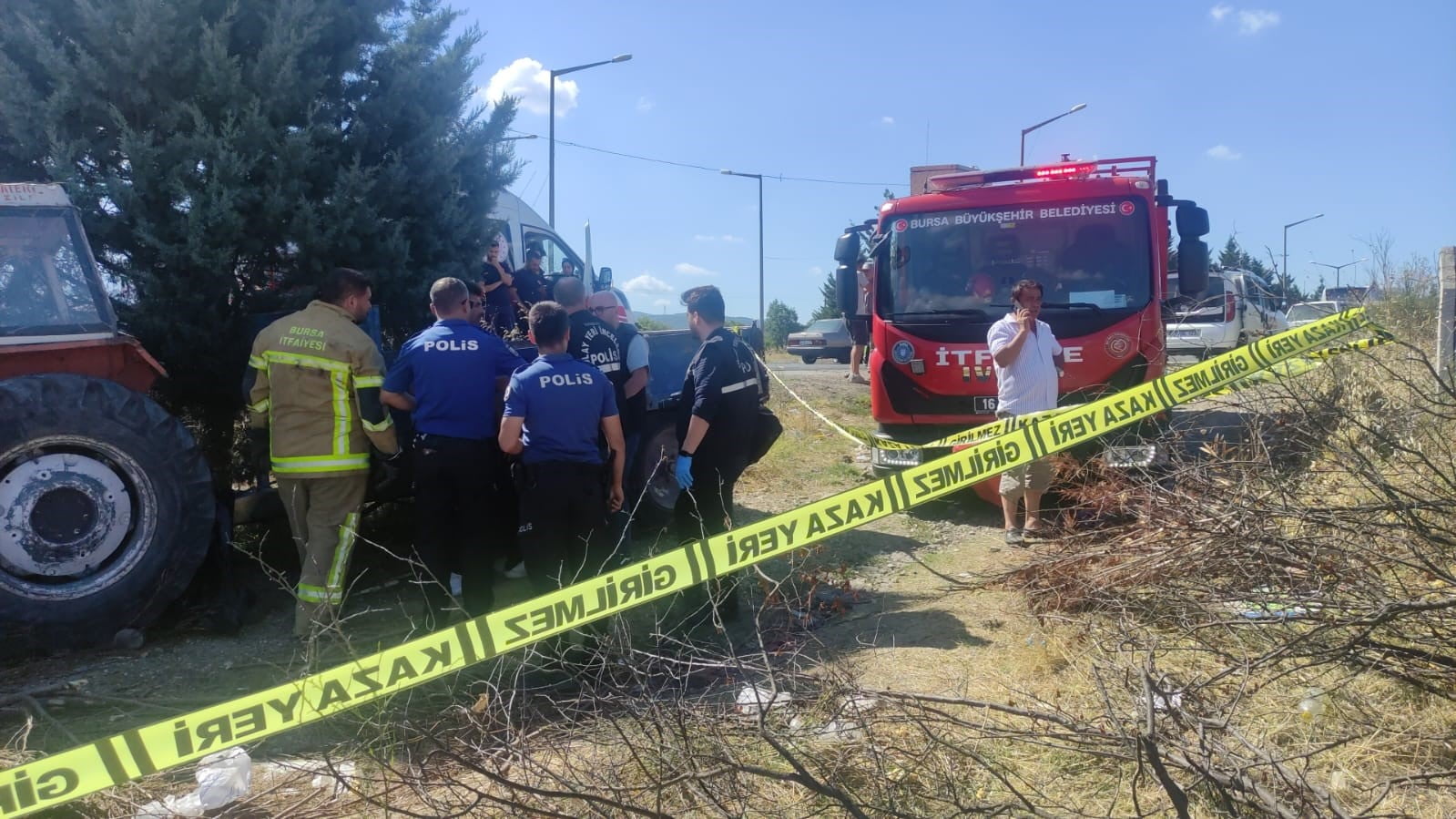 traktorun altinda kalarak hayatini kaybetti 92a01c9