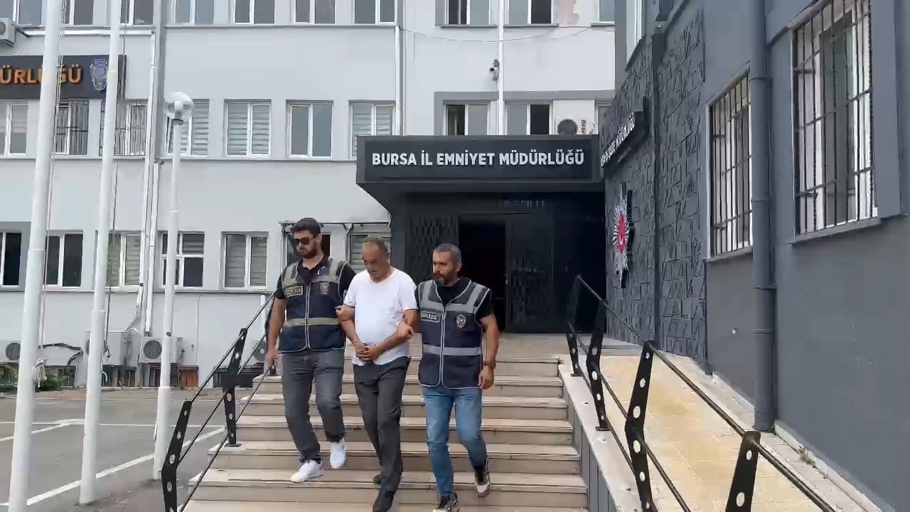 uc yil boyunca baskasina ait kimlikle yasadi 28caf90
