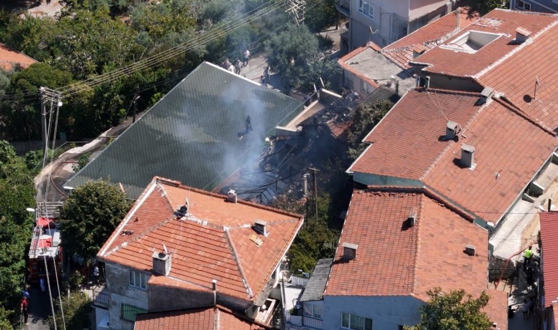 ULUDAĞ'IN ETEKLERİNDEKİ BİR MAHALLEDE YAN YANA 2 AHŞAP EVDE ÇIKAN