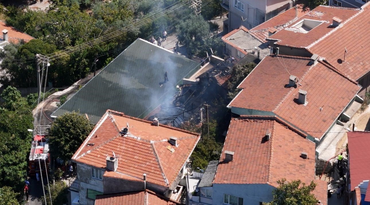 uludagin eteklerinde 2 ahsap ev alev alev yandi ef7311b