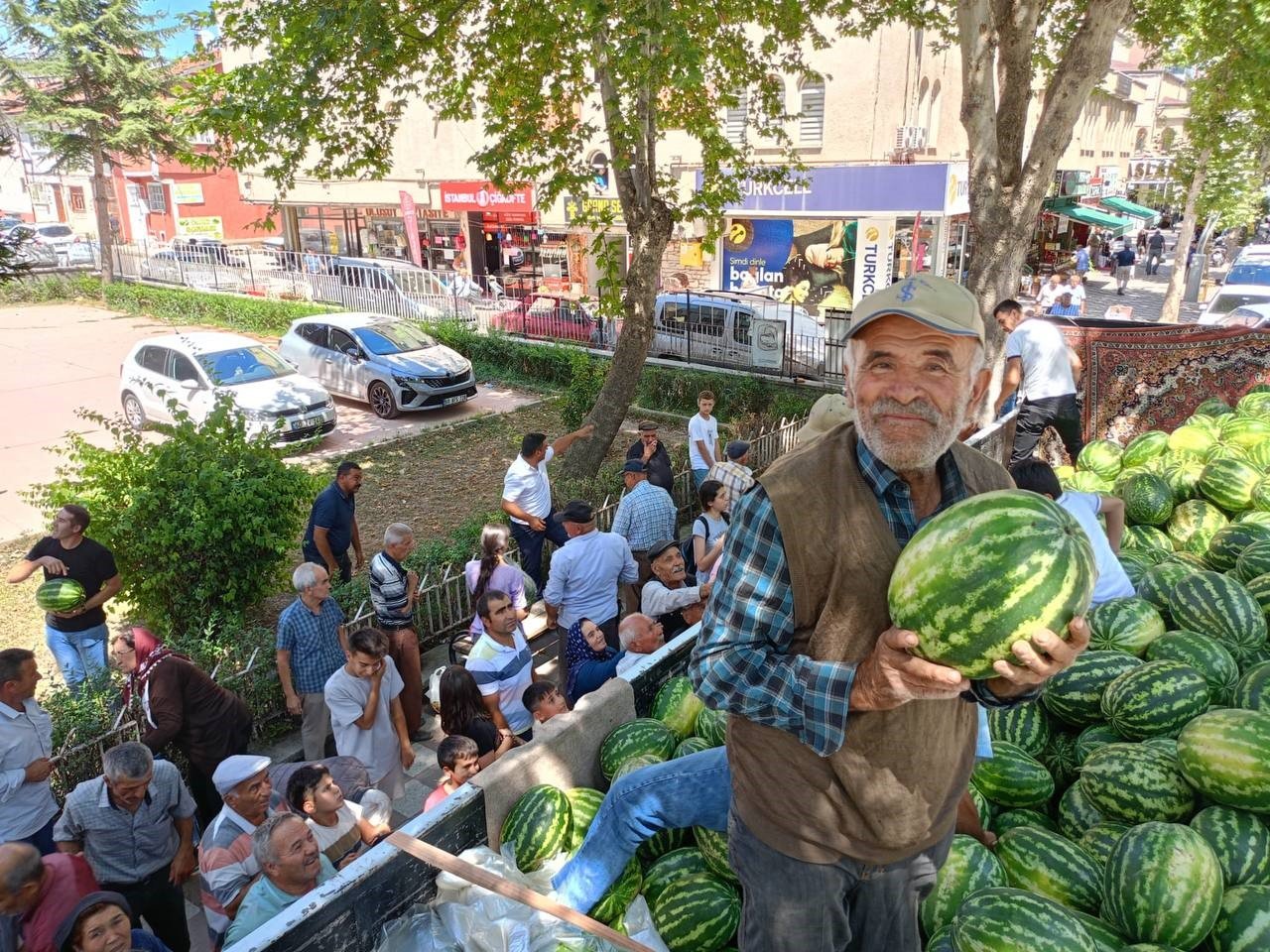 verimi yuksek cikti 17 ton karpuzu ucretsiz dagitti 527feaf