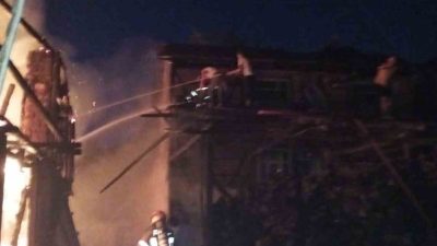 YANGINA MÜDAHALE EDEN İTFAİYE EKİPLERİNE SALDIRI