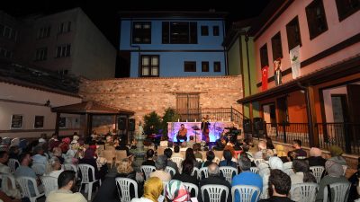 Osmangazi Belediyesi tarafından ‘Şadırvanlı Han Avlu Buluşmaları’ adı altında düzenlenen
