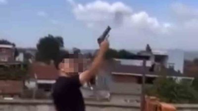 BURSA'NIN KARACABEY İLÇESİNDE 14 YAŞINDA OLDUĞU TESPİT EDİLEN ÇOCUK, ELİNDEKİ