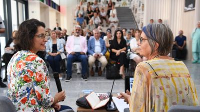  Osmangazi Belediyesi tarafından yılın aydını olarak seçilen eski Milli Eğitim