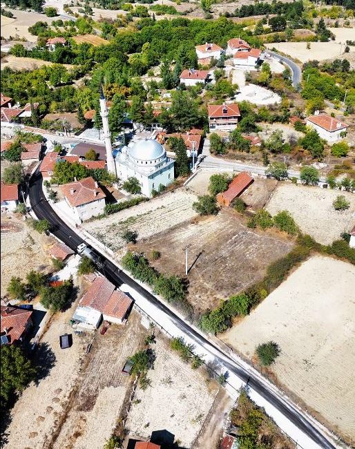 Dağ İlçelerinde Ulaşıma Konfor Geliyor Bursa Büyükşehir Belediyesi, sorumluluk alanında bulunan 17 ilçedeki karayolu ağında