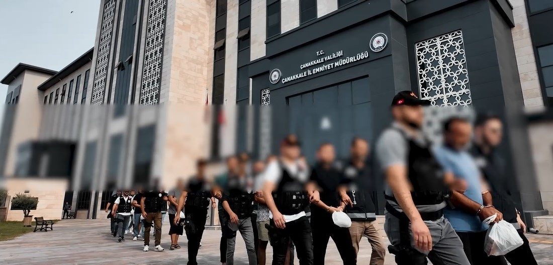 ÇANAKKALE'NİN DE ARASINDA OLDUĞU 6 İLDE GERÇEKLEŞTİRİLEN GÖÇMEN KAÇAKÇILIĞI OPERASYONUNDA