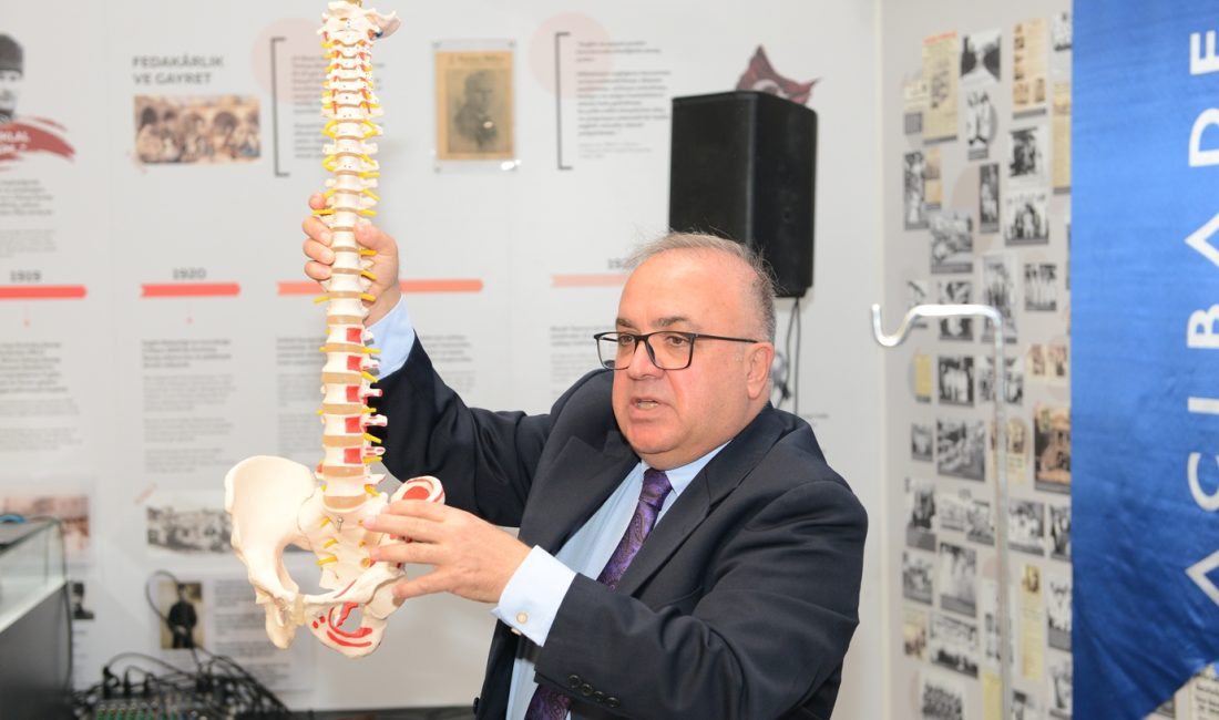 Nilüfer Belediyesi’nin düzenlediği Sağlık Buluşmaları etkinliğinde Prof. Dr. Hakan Seçkin
