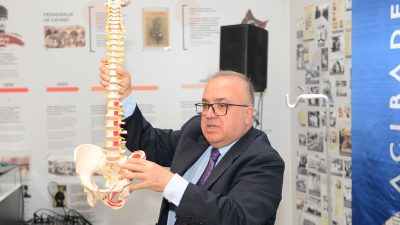 Nilüfer Belediyesi’nin düzenlediği Sağlık Buluşmaları etkinliğinde Prof. Dr. Hakan Seçkin