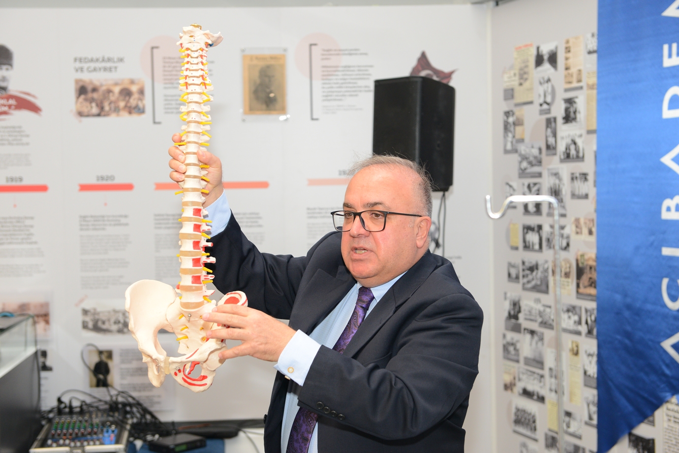 Nilüfer Belediyesi’nin düzenlediği Sağlık Buluşmaları etkinliğinde Prof. Dr. Hakan Seçkin