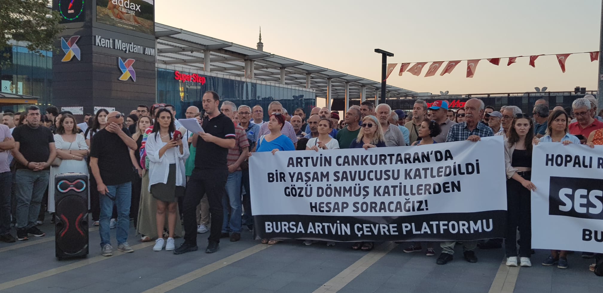 Geçtiğimiz günlerde ormanların katledilmesine karşı mücadele eden Reşit Kibar'ın öldürülmesi,