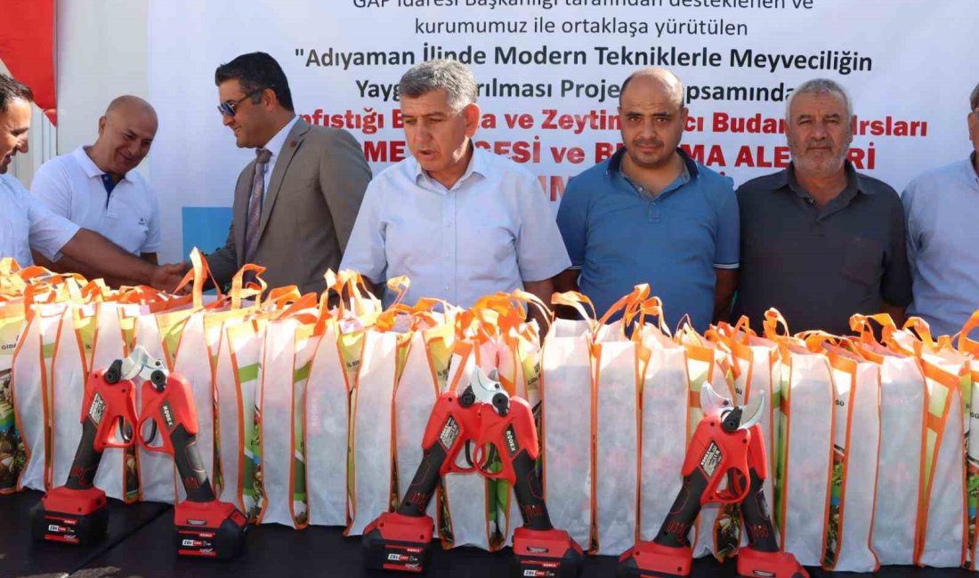 ADIYAMAN İL TARIM VE ORMAN MÜDÜRLÜĞÜNCE ÇİFTÇİLERE MAKİNE DESTEĞİNDE BULUNULDU.