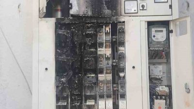 ADIYAMAN’DA ELEKTRİK TRAFOSUNUN PATLAMASINDAN DOLAYI ÇIKAN YANGIN İTFAİYE EKİPLERİ TARAFINDAN