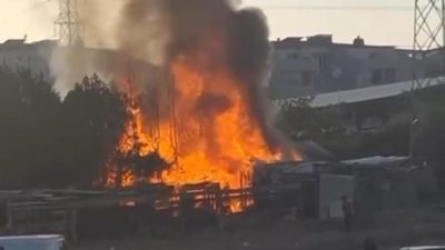 BURSA'DA BİR AHIRDA ÇIKAN YANGIN PANİĞE SEBEP OLDU. AHIRDA BULUNAN