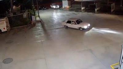 MALATYA’DA BİR AKARYAKIT İSTASYONUNDA YAKIT ALTIKTAN SONRA DRİFT ATAN SÜRÜCÜ