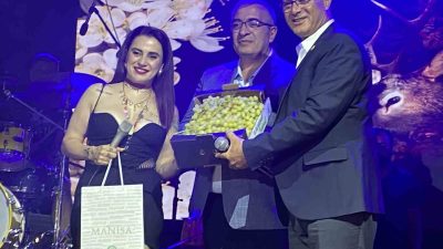 MANİSA'NIN ALAŞEHİR İLÇESİNİN DÜŞMAN İŞGALİNDEN KURTULUŞU ETKİNLİKLERİ KAPSAMINDA SEVİLEN SANATÇI