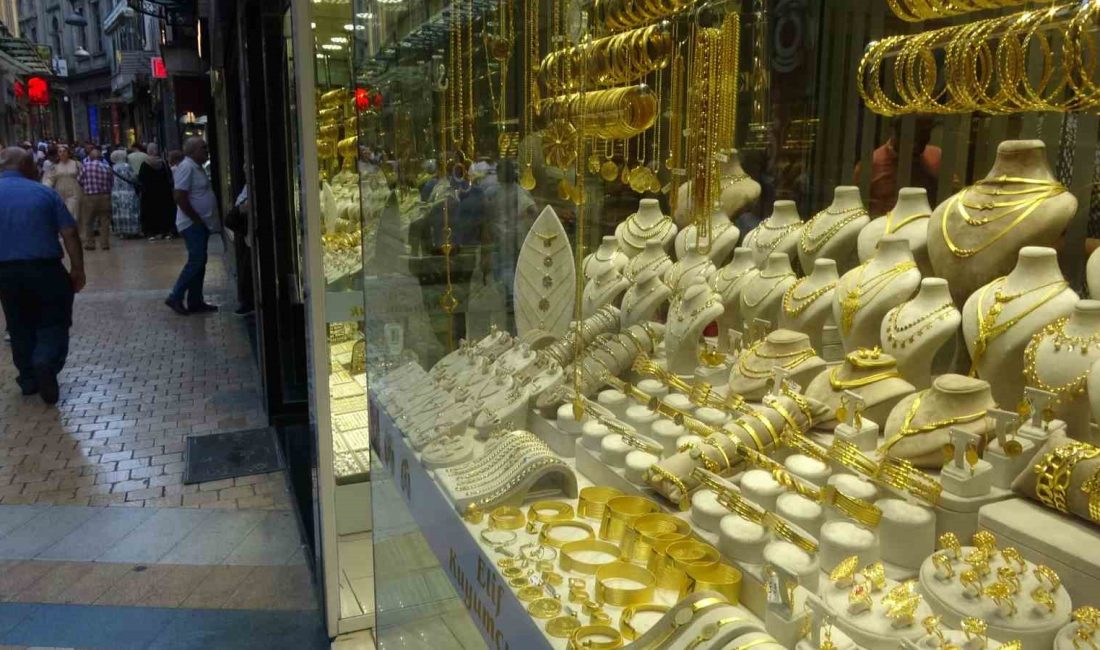 DÜNYADA YAŞANAN EKONOMİK KRİZ, SAVAŞ DURUMU ALTIN FİYATINI YÜKSELTTİĞİ BELİRTİLDİ.