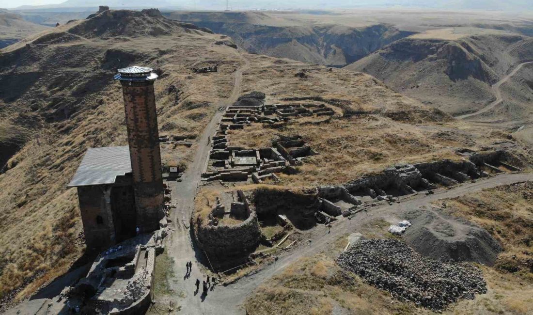 ANİ'DE SELÇUKLU DÖNEMİNE AİT ERZAK DEPOSU ORTAYA ÇIKARILDI(KARS-İHA)
