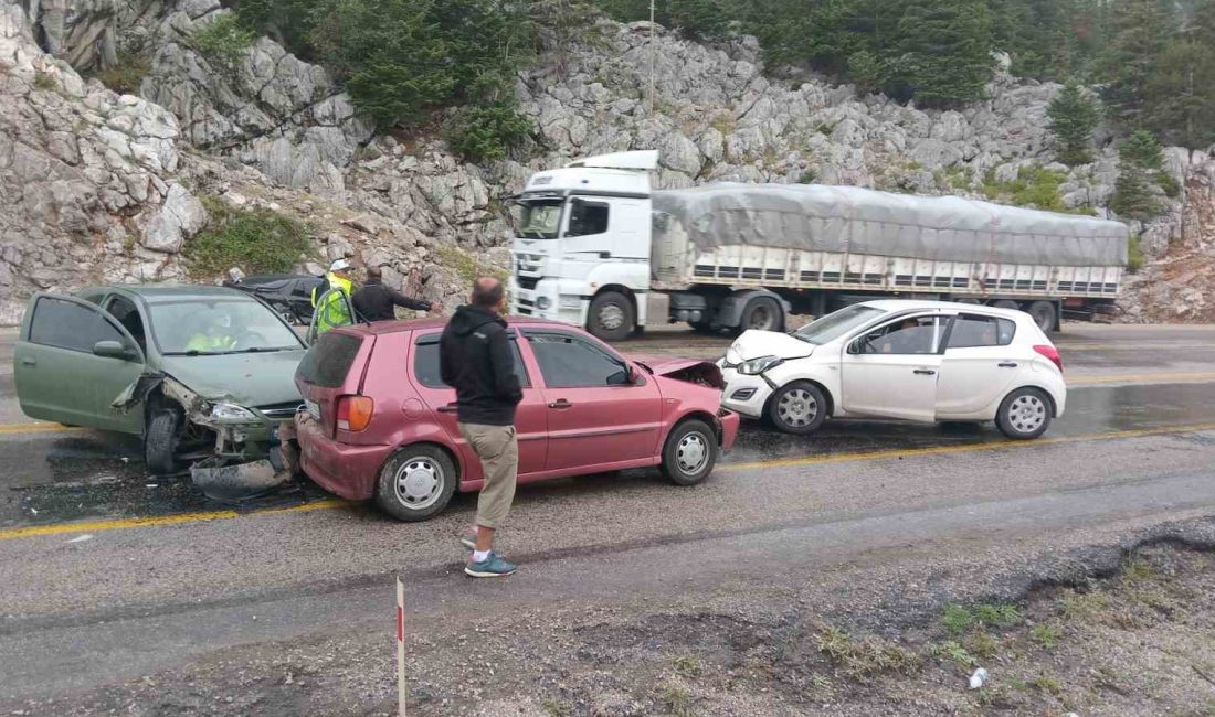 ANTALYA’NIN AKSEKİ İLÇESİNDE 4 OTOMOBİLİN KARIŞTIĞI KAZADA 5 KİŞİ, YARALANIRKEN,