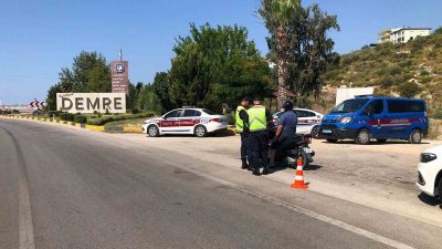 ANTALYA'DA JANDARMA EKİPLERİNİN YAPTIĞI DENETİMLERDE KURALLARA UYMAYAN 165 MOTOSİKLET SÜRÜCÜSÜNE