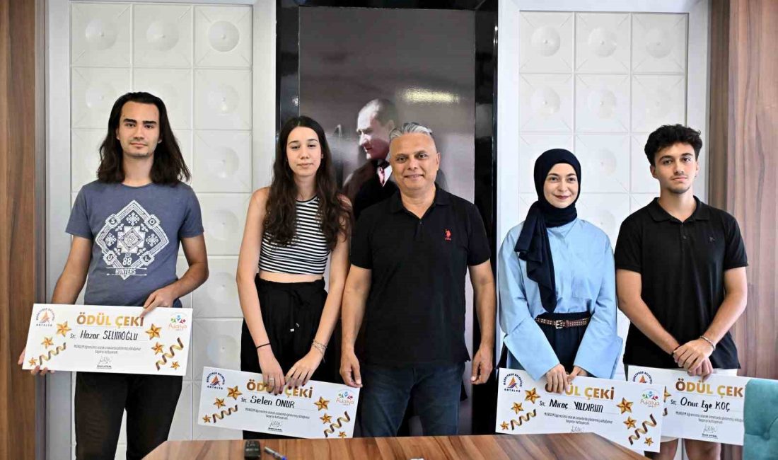 ANTALYA’DA MURATPAŞA BELEDİYE BAŞKANI ÜMİT UYSAL, MURATPAŞA GENÇLİK EĞİTİM MERKEZİ’NDE