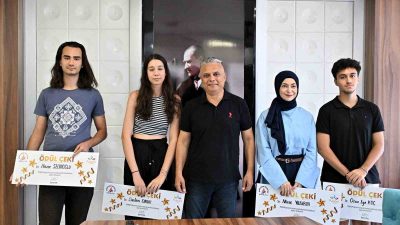 ANTALYA’DA MURATPAŞA BELEDİYE BAŞKANI ÜMİT UYSAL, MURATPAŞA GENÇLİK EĞİTİM MERKEZİ’NDE