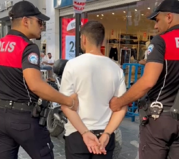 İZMİR'DE GÖREV YAPAN VE YUNUSLAR OLARAK BİLİNEN MOTOSİKLETLİ POLİS TİMLERİ