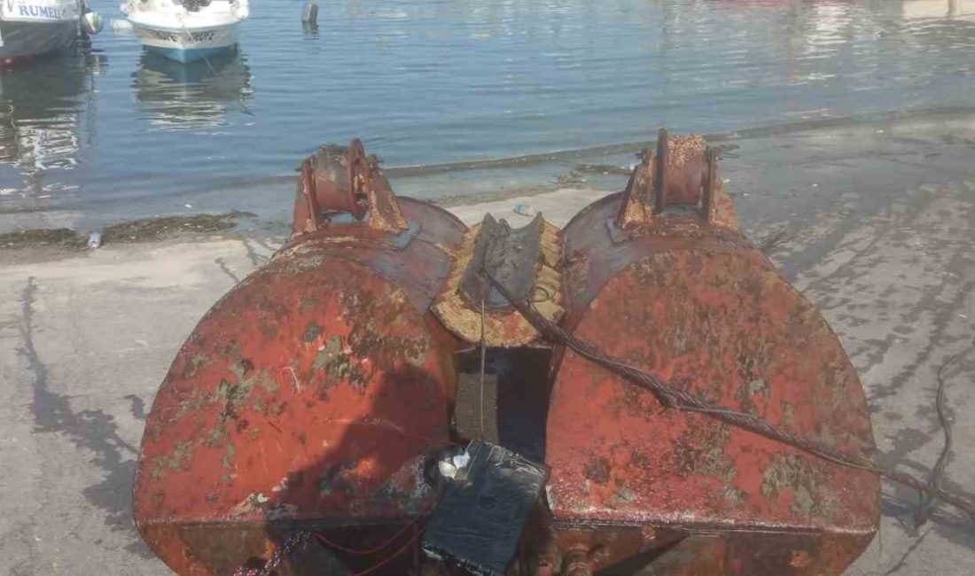 İSTANBUL ARNAVUTKÖY SAHİLİ AÇIKLARINDA BİR BALIKÇI TARAFINDAN İÇİNDE PATLAYICI OLAN