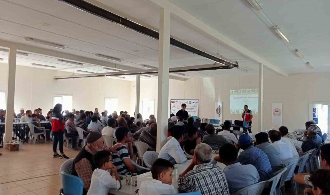 ASLANAPA’DA ÜRETİCİLER SÜT SAĞIM HİJYENİ KONUSUNDA BİLGİLENDİRİLDİ
