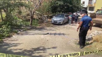 ÇELİKHAN İLÇESİNDE BAHÇEDE ÇALIŞAN BİR KİŞİ, KİMLİĞİ BELİRSİZ BİR ŞAHSIN