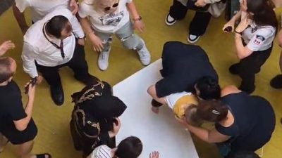 BAKIRKÖY’DE BULUNAN BİR ALIŞVERİŞ MERKEZİNDE ERKEK BİR BEBEK NEFES ALMADA