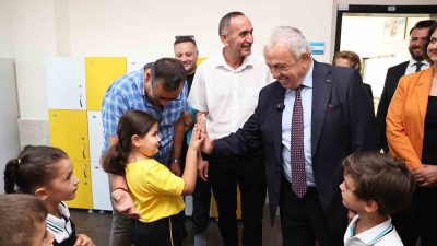 NİLÜFER BELEDİYE BAŞKANI ŞADİ ÖZDEMİR, YENİ EĞİTİM-ÖĞRETİM YILININ İLK GÜNÜNDE,