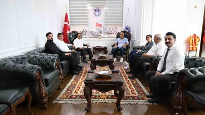 BATTALGAZİ BELEDİYE BAŞKANI BAYRAM TAŞKIN, MİLLİYET GAZETESİ YAZARI ABBAS GÜÇLÜ’YÜ