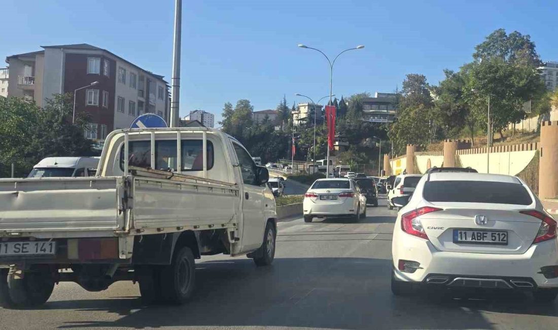 BİLECİK'TE OKULLARIN AÇILDIĞI İLK GÜNDE TRAFİK ÇİLESİ