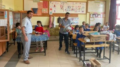 KONYA'NIN BOZKIR İLÇESİNDE SÖĞÜT MAHALLE MUHTARI, MAHALLEDE OKULLA BAŞLAYAN ÖĞRENCİLERİN