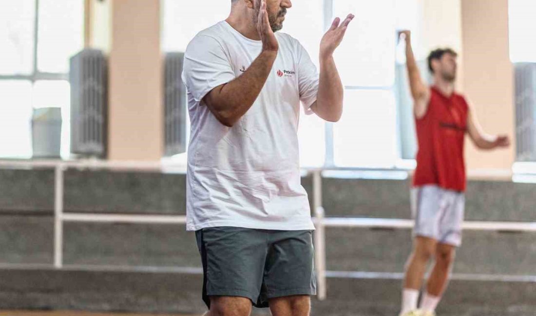 ALİAĞA PETKİMSPOR BAŞANTRENÖRÜ BURAK GÖREN, HEDEFLERİNİN BASKETBOL ŞAMPİYONLAR LİGİ OLDUĞUNU
