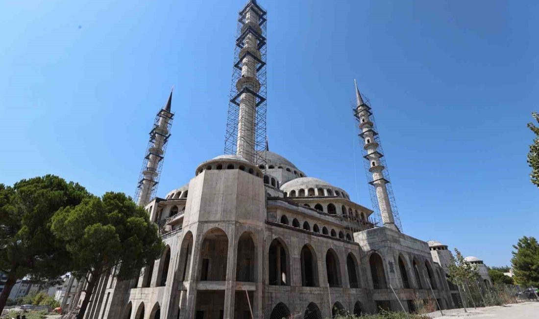 BURSA VALİSİ AYYILDIZ, TÜRKİYE’NİN EN BÜYÜK 3’ÜNCÜ CAMİSİNİN İNŞAATINI ZİYARET