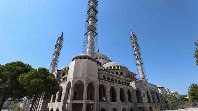 BURSA VALİSİ AYYILDIZ, TÜRKİYE’NİN EN BÜYÜK 3’ÜNCÜ CAMİSİNİN İNŞAATINI ZİYARET