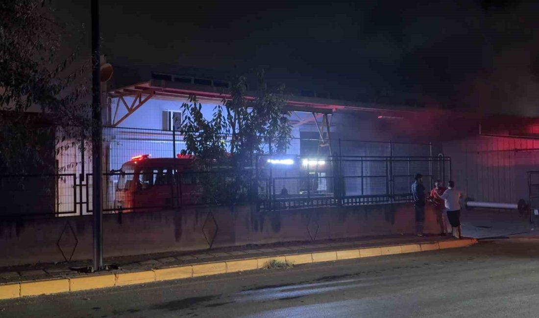 Bursa’nın Kestel ilçesinde dokuma fabrikasında çıkan yangın itfaiye ekiplerinin müdahalesiyle