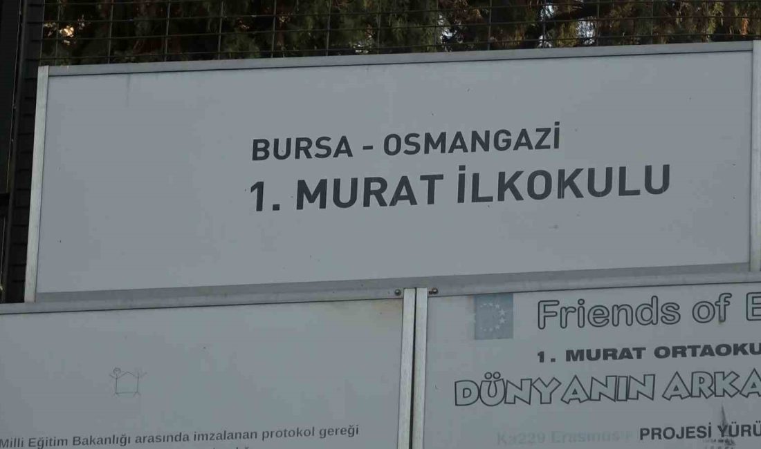BURSA'NIN ÇEKİRGE MAHALLESİ'NDE YAŞAYAN VELİLER, GEÇTİĞİMİZ YIL YIKILAN 1. MURAD