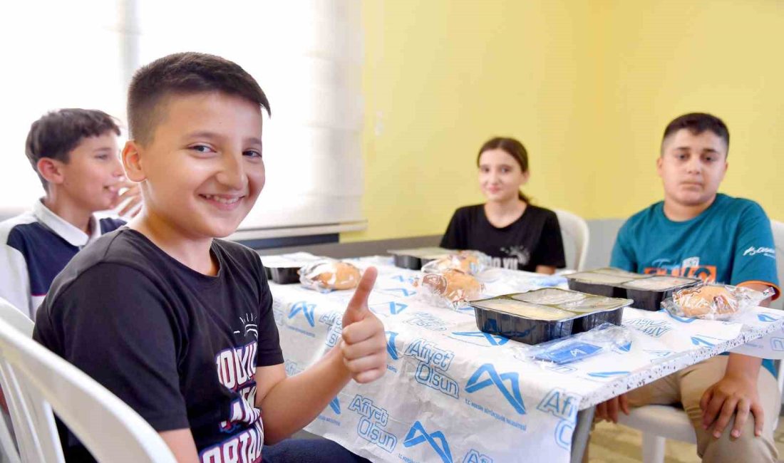 MERSİN BÜYÜKŞEHİR BELEDİYESİ'NE AİT 10 LGS KURS MERKEZİNDE ÖĞLE YEMEĞİ