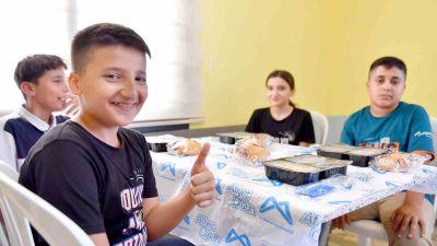 MERSİN BÜYÜKŞEHİR BELEDİYESİ'NE AİT 10 LGS KURS MERKEZİNDE ÖĞLE YEMEĞİ