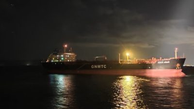 ÇANAKKALE BOĞAZI'NDAN GEÇEN 171 METRE UZUNLUĞUNDAKİ ‘ANWAAR AFRIQYA' İSİMLİ TANKER